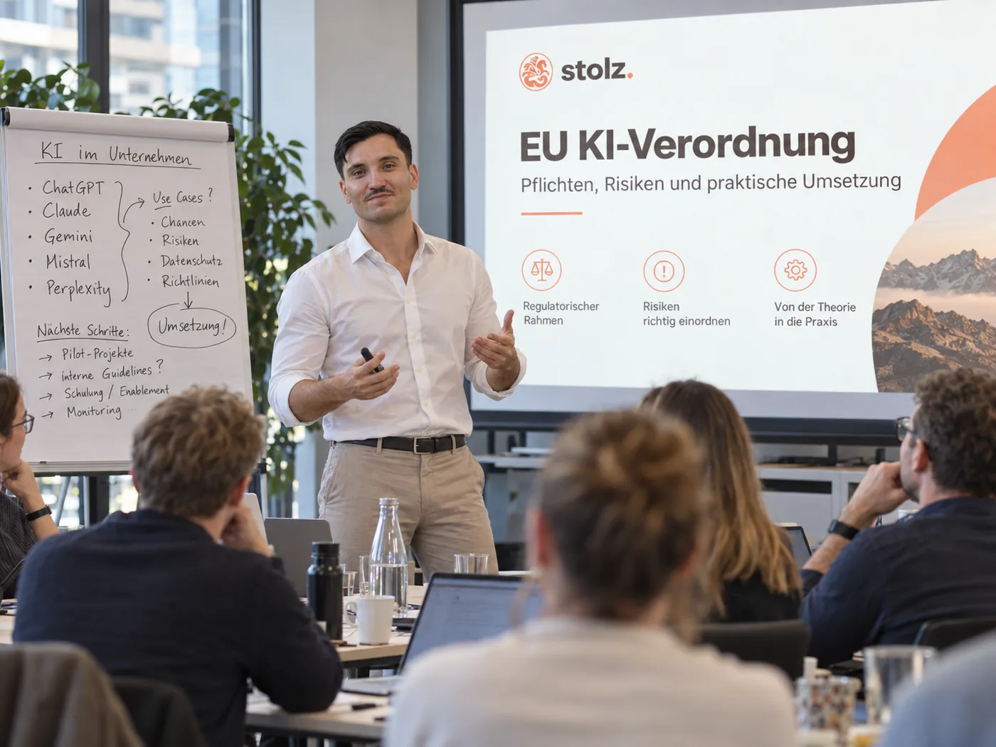 Tobias Stolz leitet einen Workshop zur EU-KI-Verordnung vor einer Gruppe von Mitarbeitenden (KI-generiertes Bild)