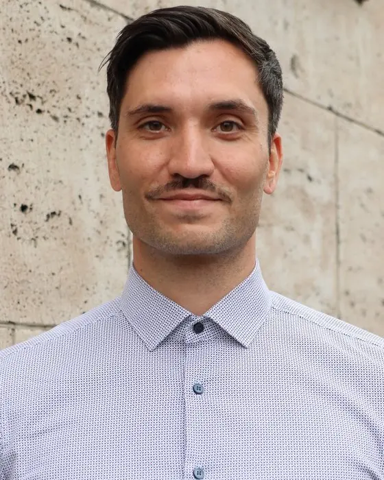 Porträt von Tobias Stolz